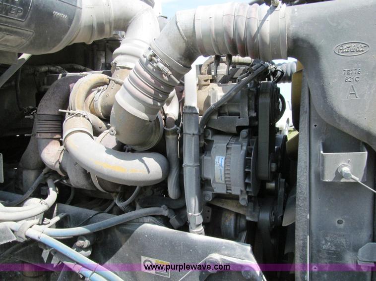 image for item A8440 2004 Peterbilt 387 semi truck