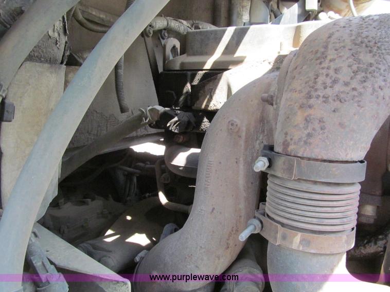 image for item A8440 2004 Peterbilt 387 semi truck