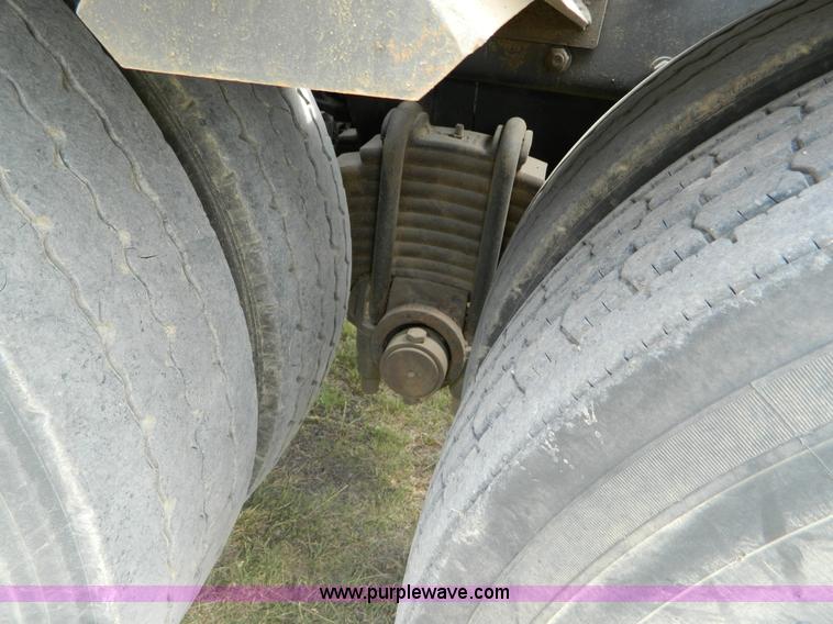 image for item B3678 1994 Mack RD690S roll off truck