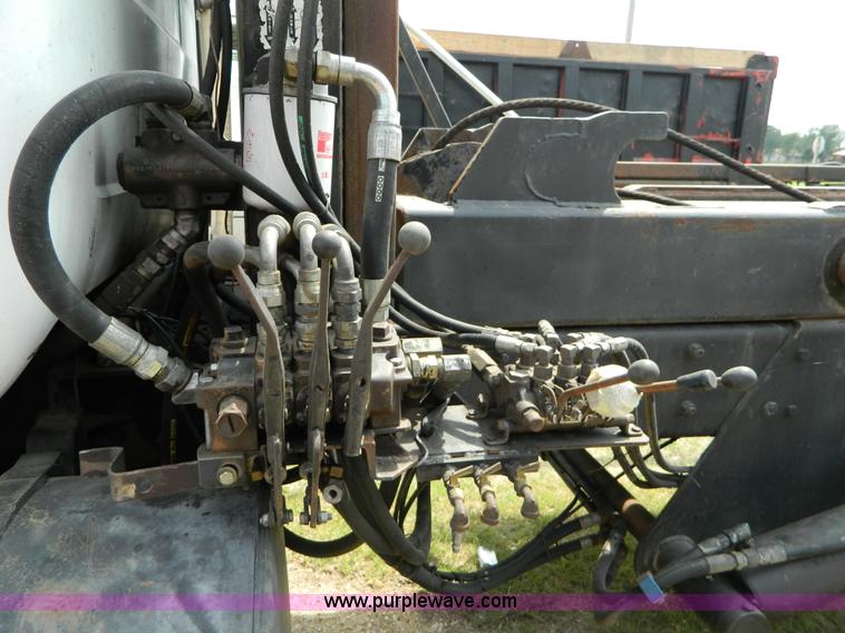 image for item B3678 1994 Mack RD690S roll off truck