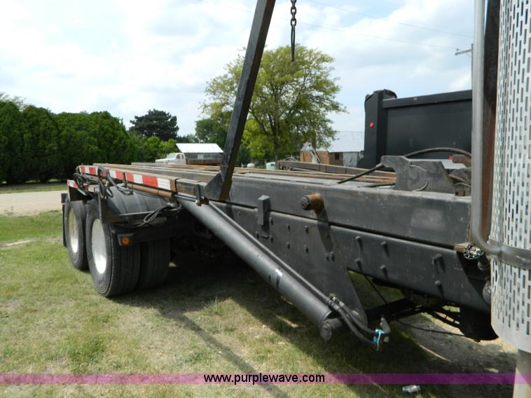 image for item B3678 1994 Mack RD690S roll off truck