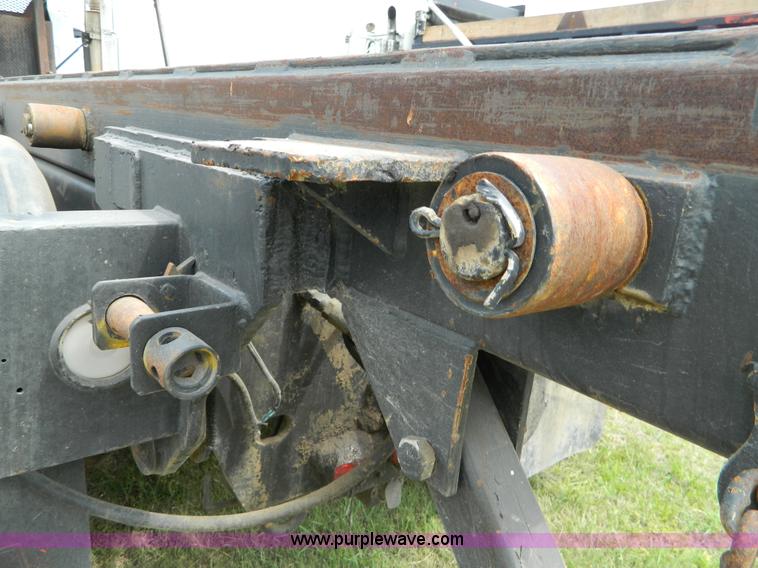 image for item B3678 1994 Mack RD690S roll off truck