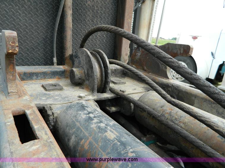 image for item B3678 1994 Mack RD690S roll off truck