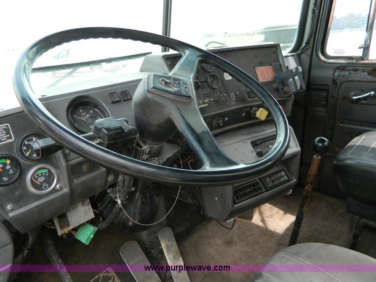 image for item B3678 1994 Mack RD690S roll off truck