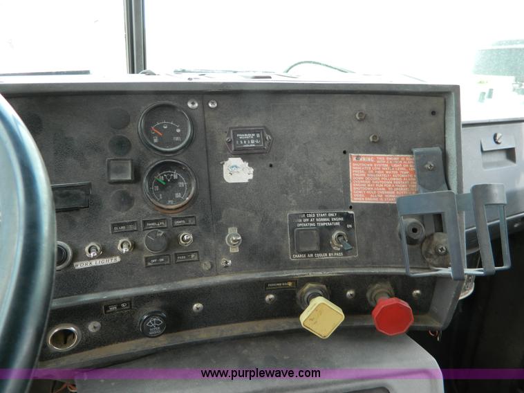 image for item B3678 1994 Mack RD690S roll off truck