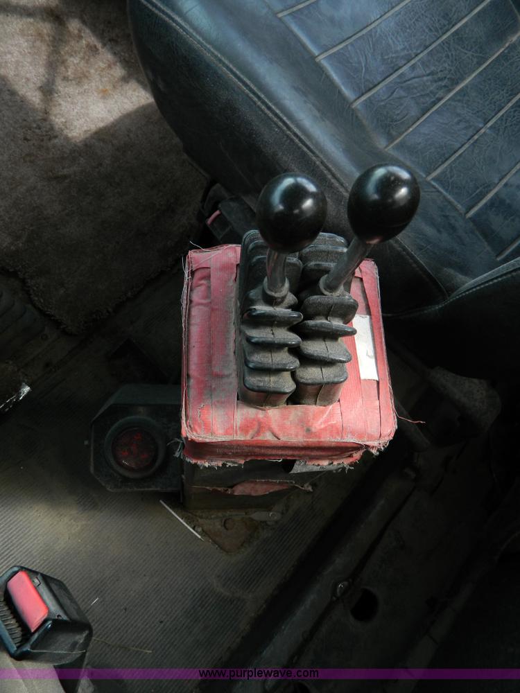 image for item B3678 1994 Mack RD690S roll off truck