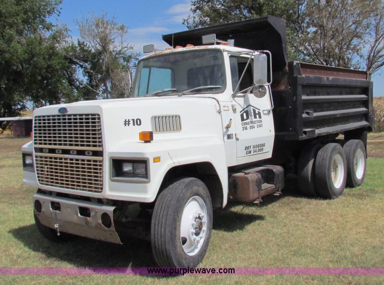 image for item B7365 1989 Ford L9000 dump truck
