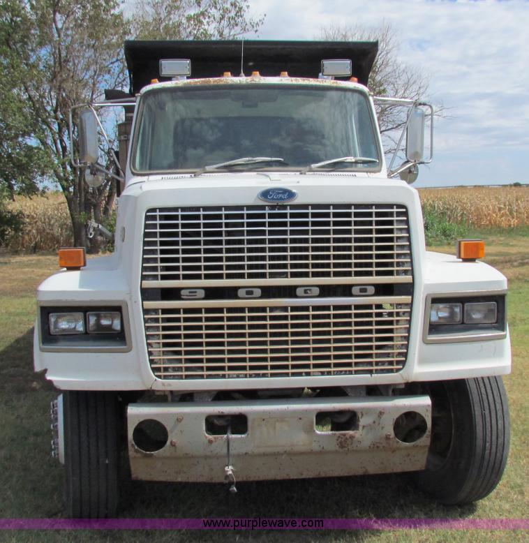 image for item B7365 1989 Ford L9000 dump truck