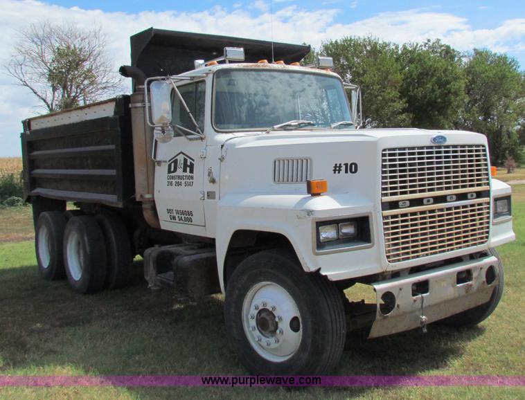 image for item B7365 1989 Ford L9000 dump truck