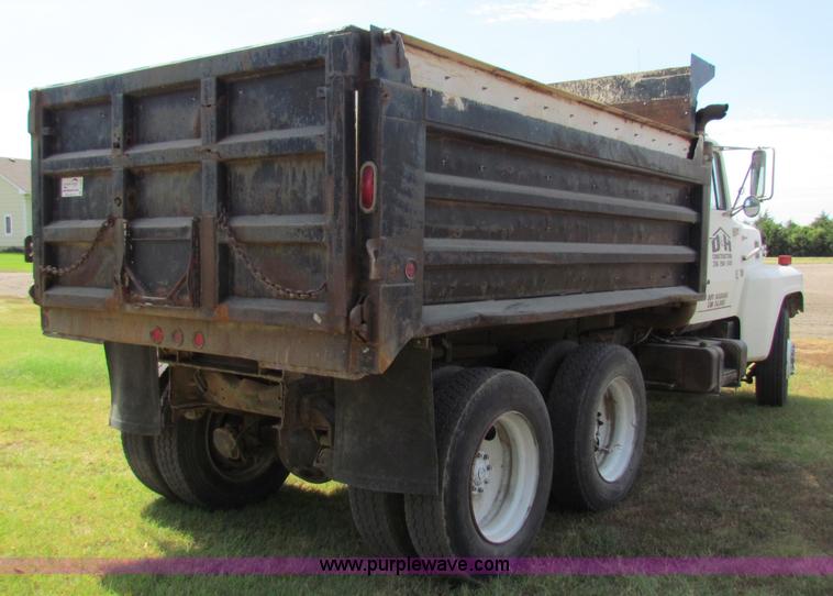 image for item B7365 1989 Ford L9000 dump truck