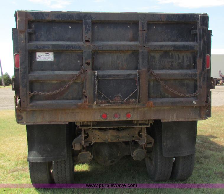 image for item B7365 1989 Ford L9000 dump truck