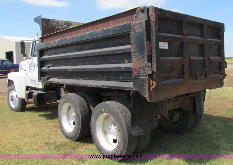 image for item B7365 1989 Ford L9000 dump truck