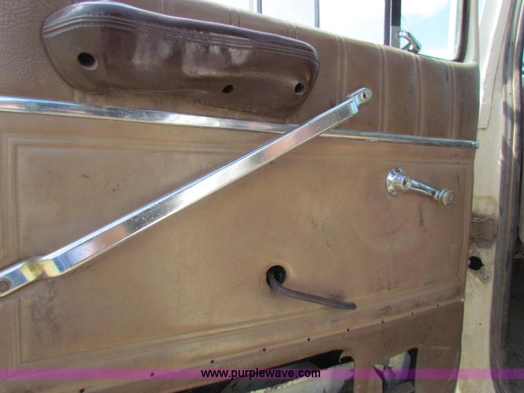 image for item B7365 1989 Ford L9000 dump truck