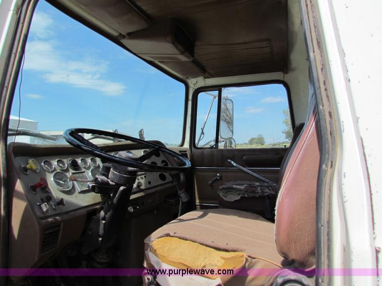 image for item B7365 1989 Ford L9000 dump truck