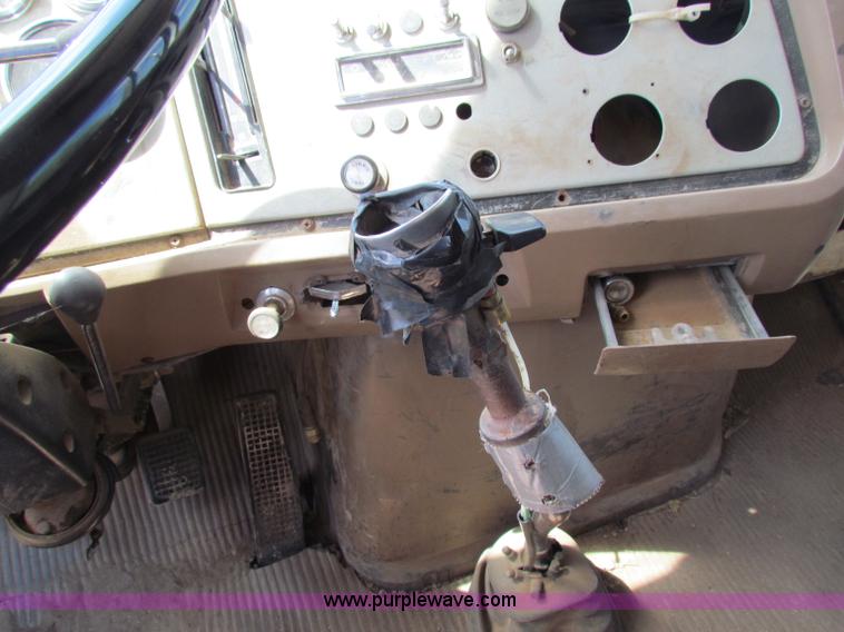 image for item B7365 1989 Ford L9000 dump truck