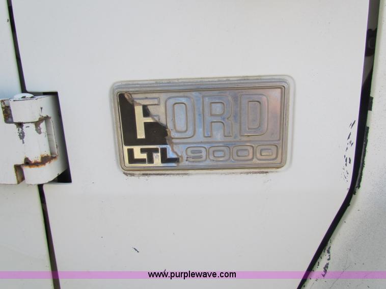 image for item B7365 1989 Ford L9000 dump truck