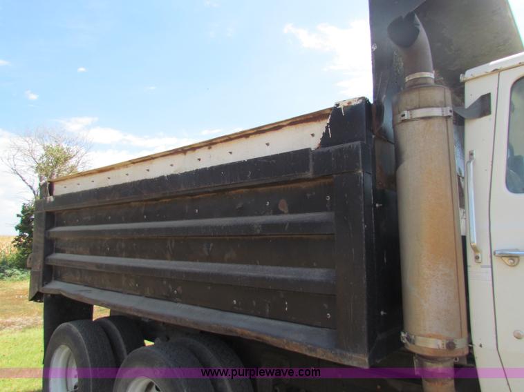image for item B7365 1989 Ford L9000 dump truck