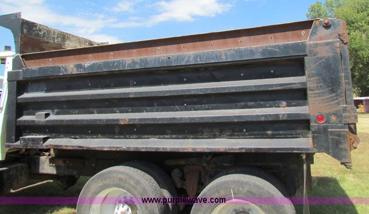 image for item B7365 1989 Ford L9000 dump truck