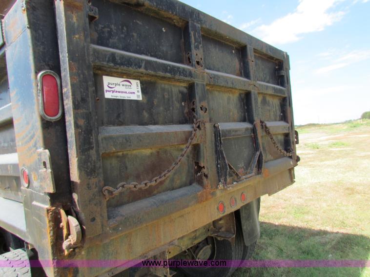 image for item B7365 1989 Ford L9000 dump truck