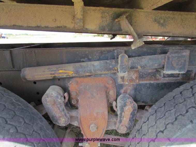 image for item B7365 1989 Ford L9000 dump truck