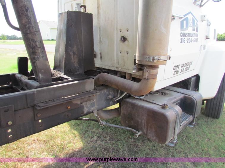 image for item B7365 1989 Ford L9000 dump truck