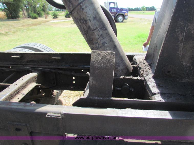 image for item B7365 1989 Ford L9000 dump truck