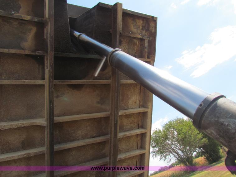 image for item B7365 1989 Ford L9000 dump truck