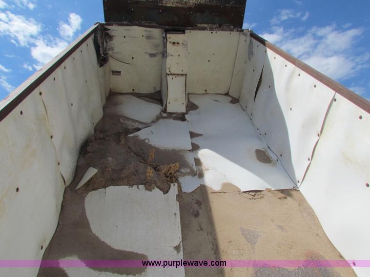 image for item B7365 1989 Ford L9000 dump truck