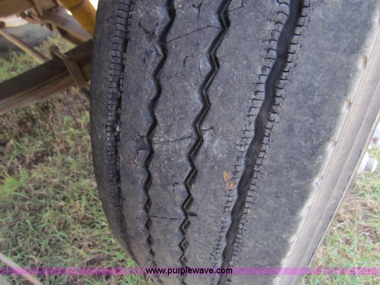 image for item B7365 1989 Ford L9000 dump truck