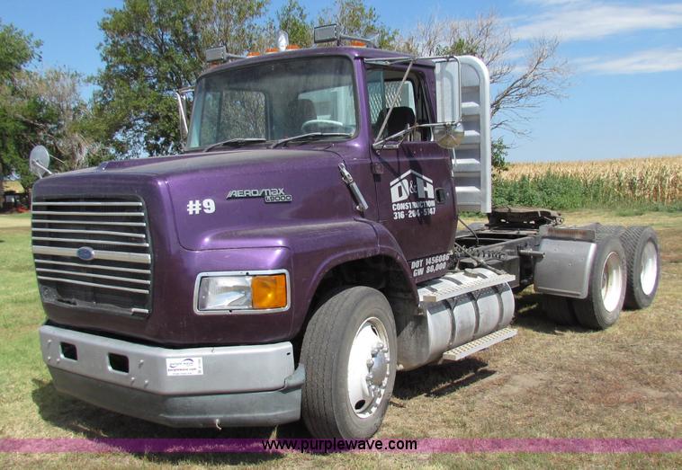 image for item B7366 1992 Ford L9000 AeroMax semi truck