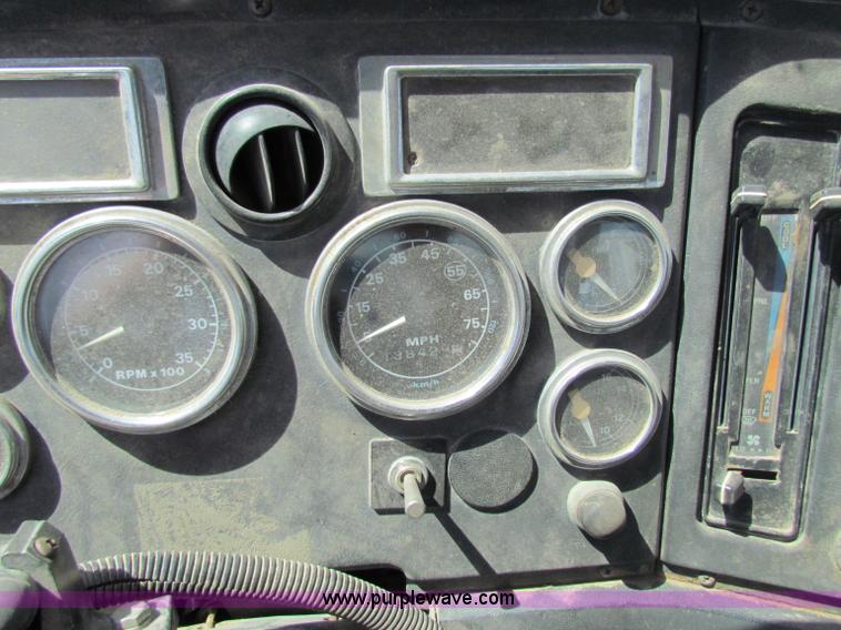 image for item B7366 1992 Ford L9000 AeroMax semi truck