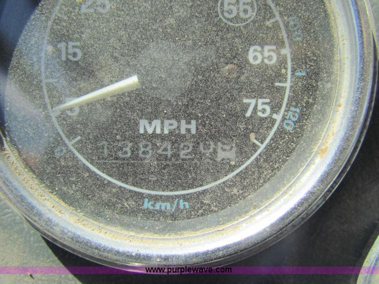 image for item B7366 1992 Ford L9000 AeroMax semi truck