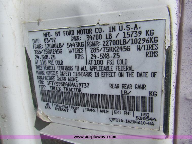 image for item B7366 1992 Ford L9000 AeroMax semi truck