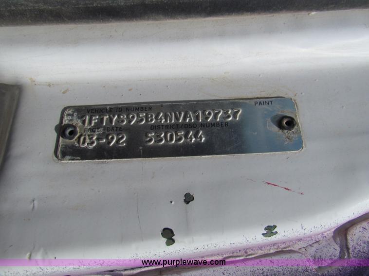 image for item B7366 1992 Ford L9000 AeroMax semi truck