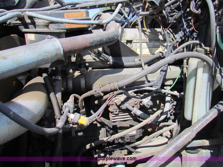 image for item B7366 1992 Ford L9000 AeroMax semi truck