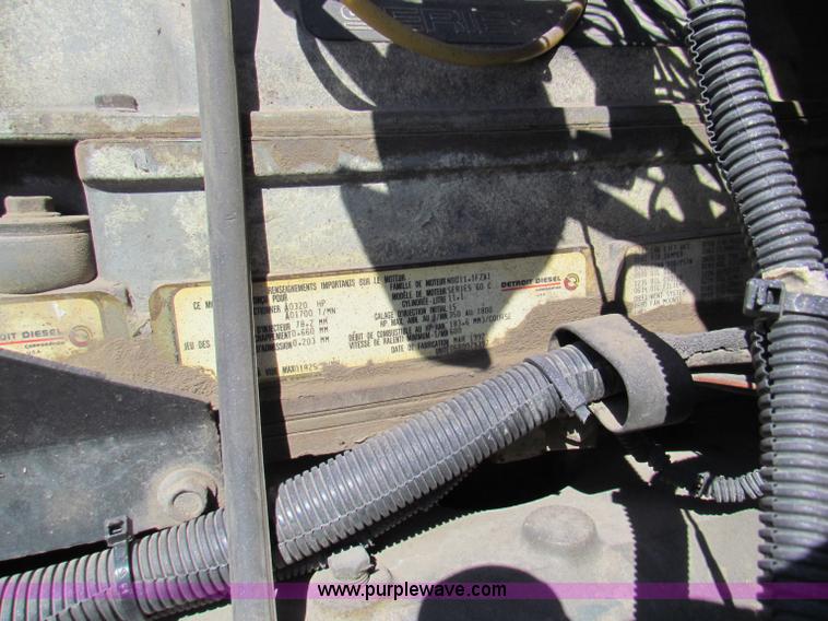 image for item B7366 1992 Ford L9000 AeroMax semi truck