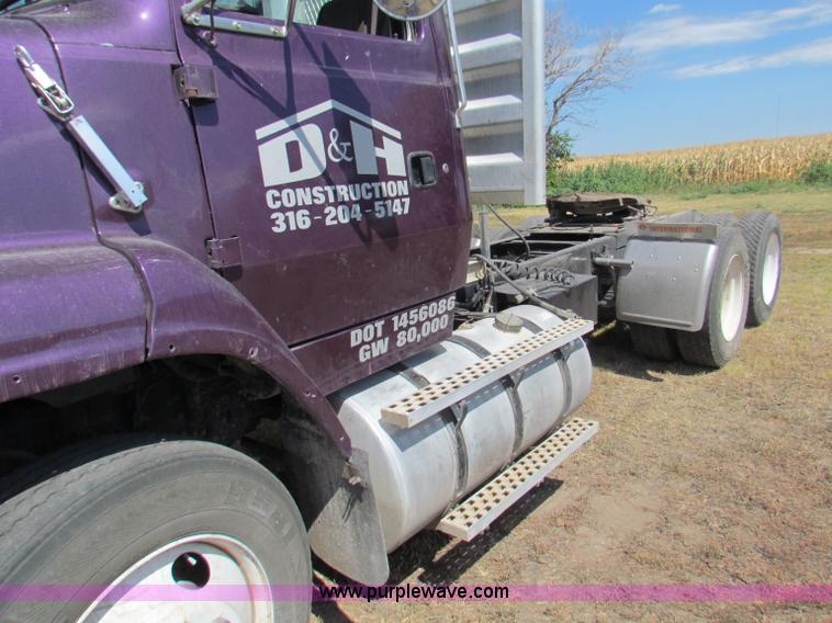 image for item B7366 1992 Ford L9000 AeroMax semi truck