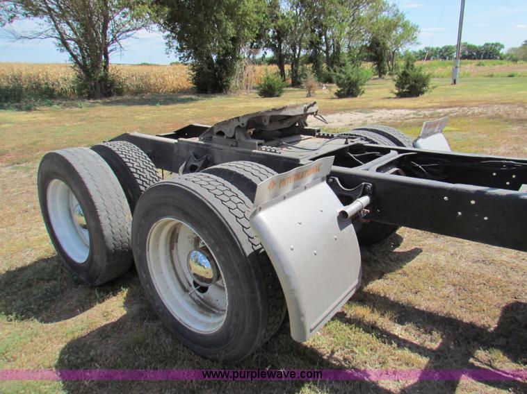 image for item B7366 1992 Ford L9000 AeroMax semi truck