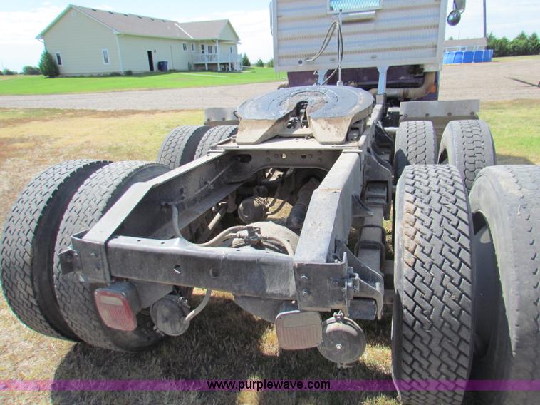 image for item B7366 1992 Ford L9000 AeroMax semi truck