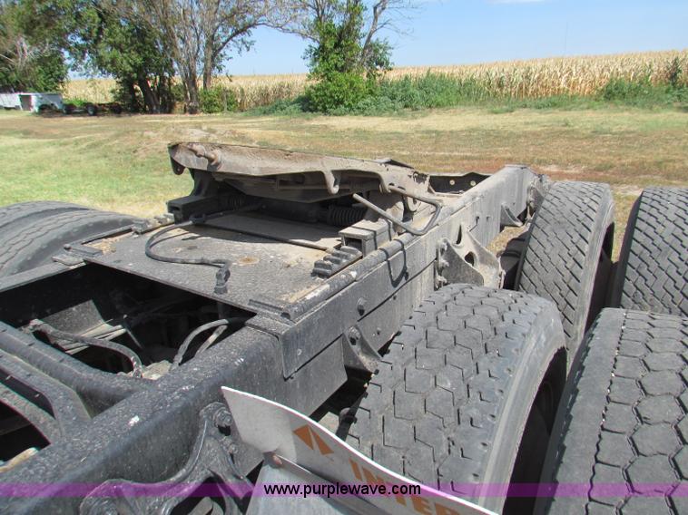 image for item B7366 1992 Ford L9000 AeroMax semi truck