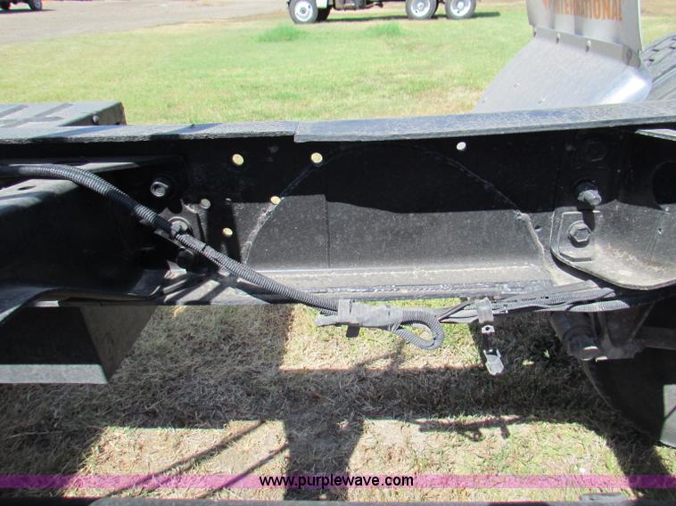 image for item B7366 1992 Ford L9000 AeroMax semi truck