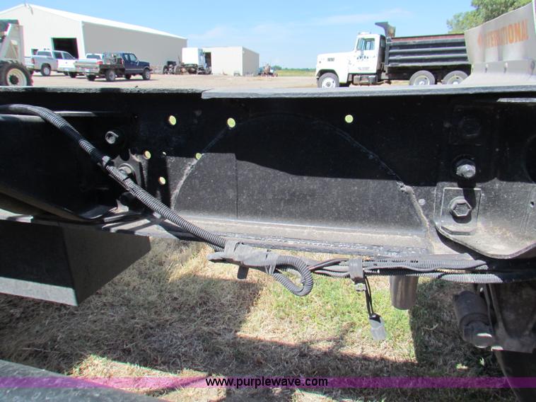 image for item B7366 1992 Ford L9000 AeroMax semi truck