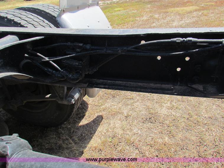 image for item B7366 1992 Ford L9000 AeroMax semi truck