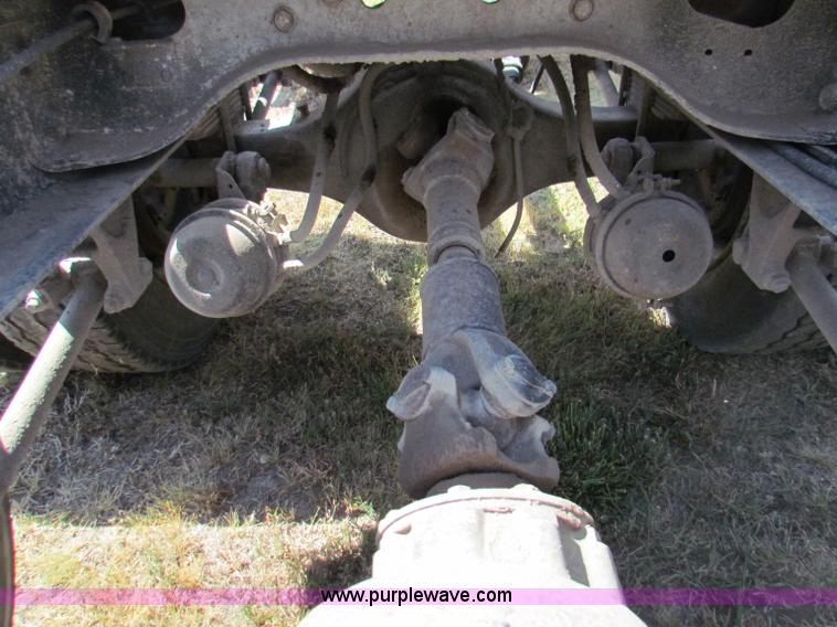 image for item B7366 1992 Ford L9000 AeroMax semi truck