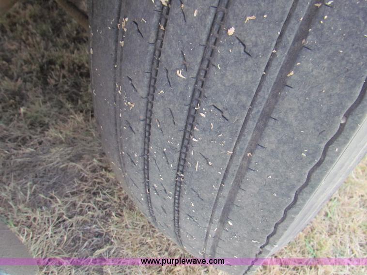 image for item B7366 1992 Ford L9000 AeroMax semi truck