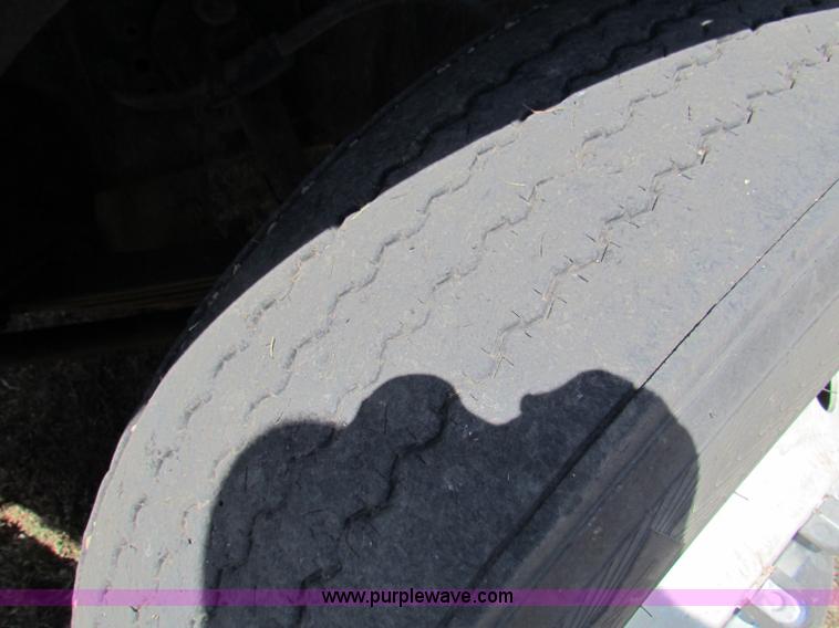 image for item B7366 1992 Ford L9000 AeroMax semi truck