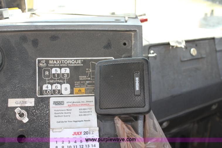 image for item B7388 1998 Mack RD688S semi truck