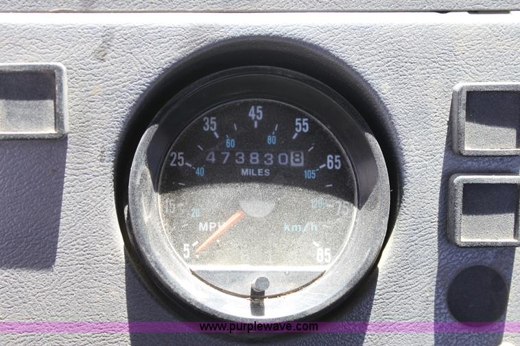 image for item B7388 1998 Mack RD688S semi truck