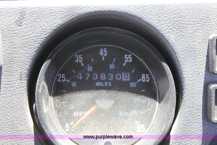 image for item B7388 1998 Mack RD688S semi truck