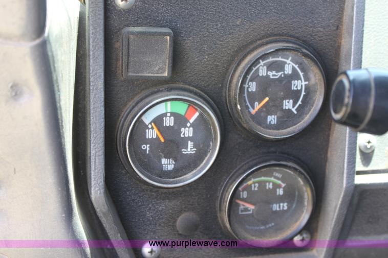 image for item B7388 1998 Mack RD688S semi truck